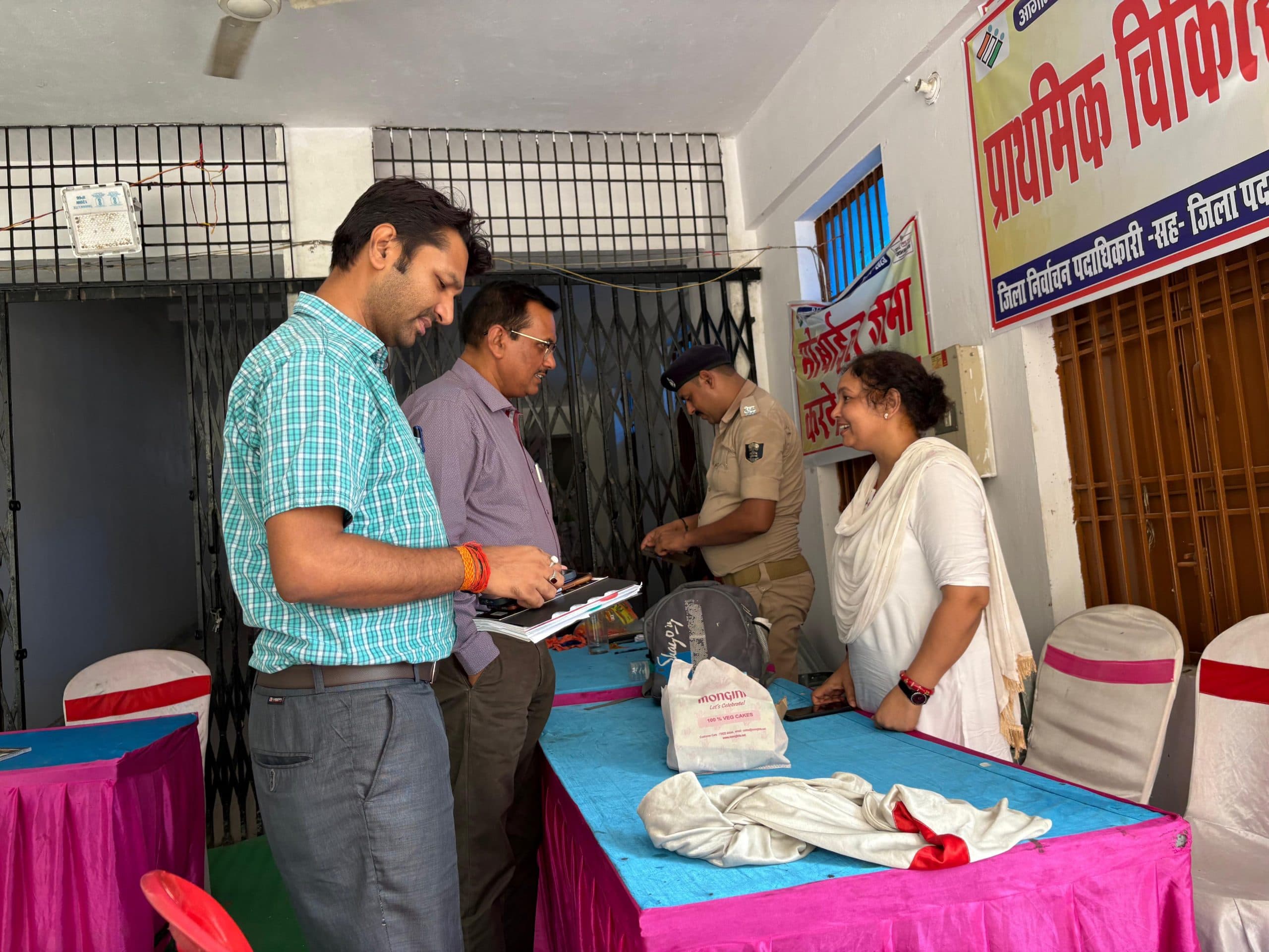 विस चुनाव की तैयारी को लेकर डीएम ने एफएलसी कार्यों का किया औचक निरीक्षण