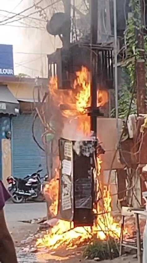 Samastipur News:ट्रांसफाॅर्मर में लगी आग, काफी देर तक मची रही अफरातफरी