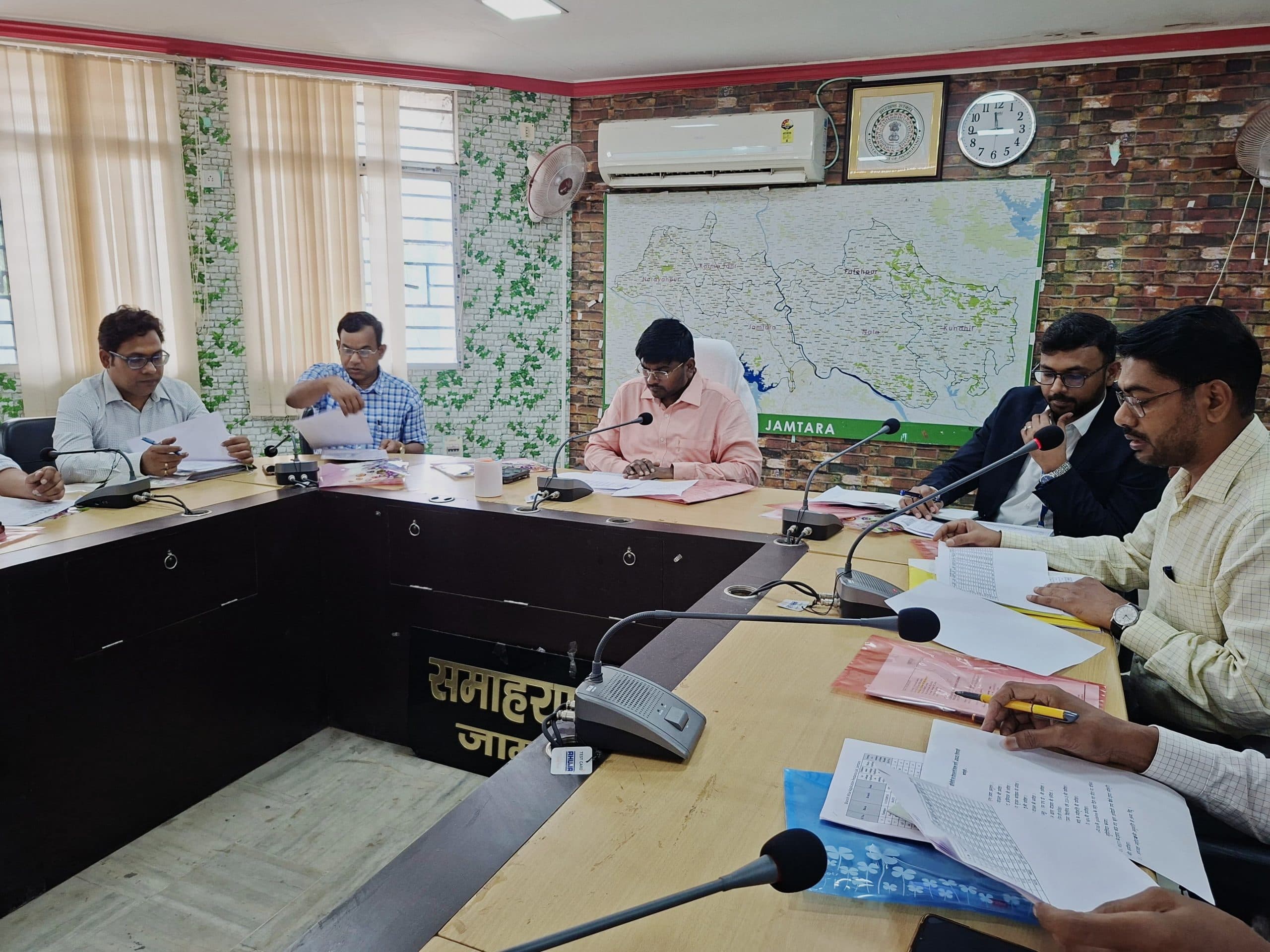 एनपीए ज्यादा नहीं है, ज्यादा से ज्यादा लोगों को ऋण दें बैंक : डीसी