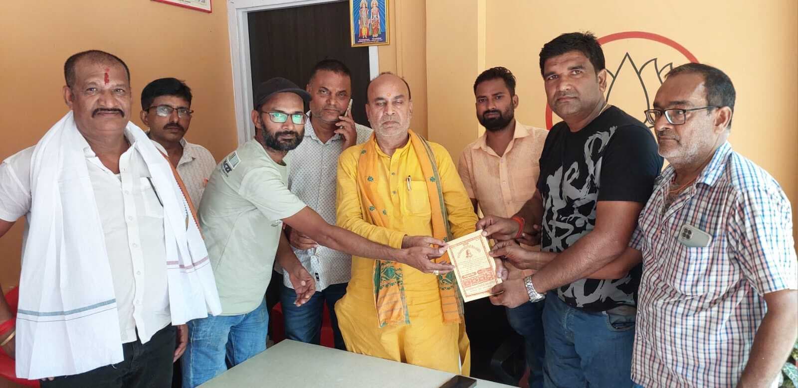 विधायक से मिला कांवरिया सेवा समिति का शिष्टमंडल