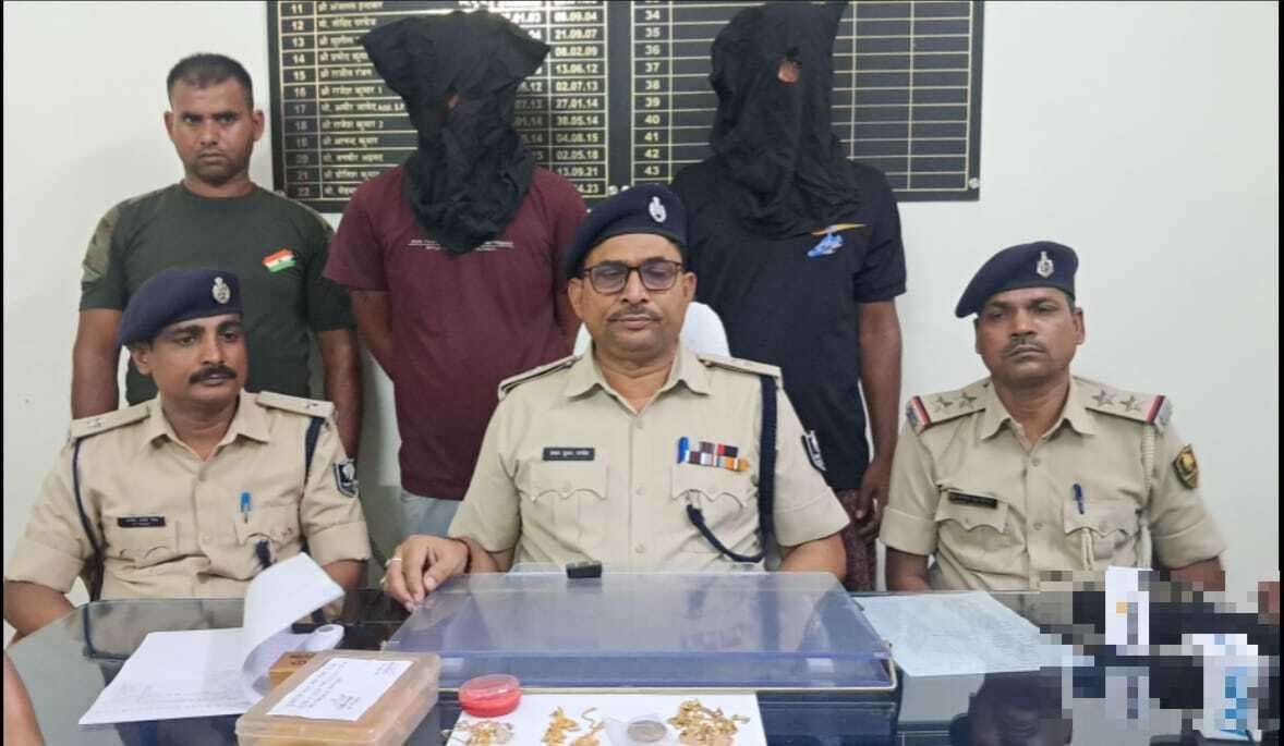 Reliance Jewellery Showroom Robbery Case:रिलांयस ज्वेलरी शोरूम डाका कांड में दो शातिर गिरफ्तार, सोने का आभूषण बरामद