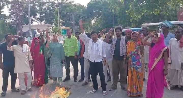 प्रधानमंत्री व उड्डयन मंत्री का युवा कांग्रेस ने किया पुतला दहन