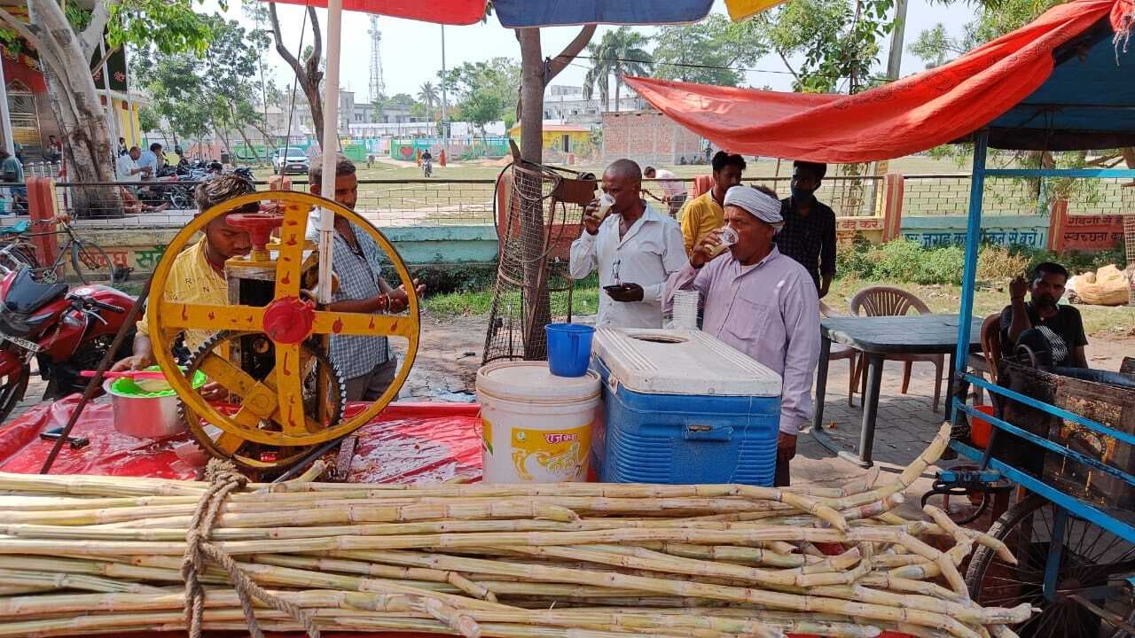 भीषण गर्मी लोग परेशान, दोपहर में सड़कों पर पसरा सन्नाटा