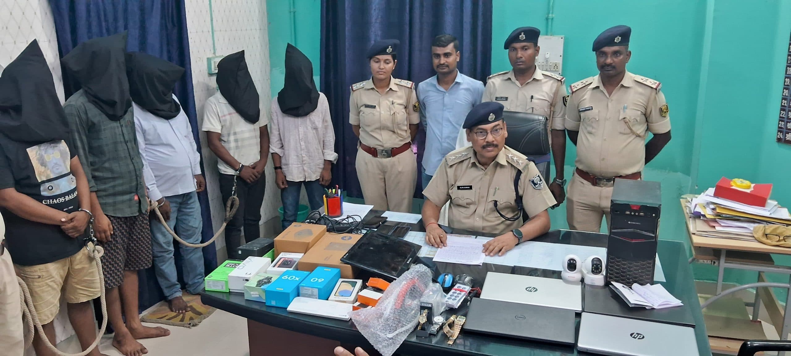 अंतरजिला चोर गिरोह का खुलासा, भारी मात्रा में लैपटॉप व मोबाइल बरामद