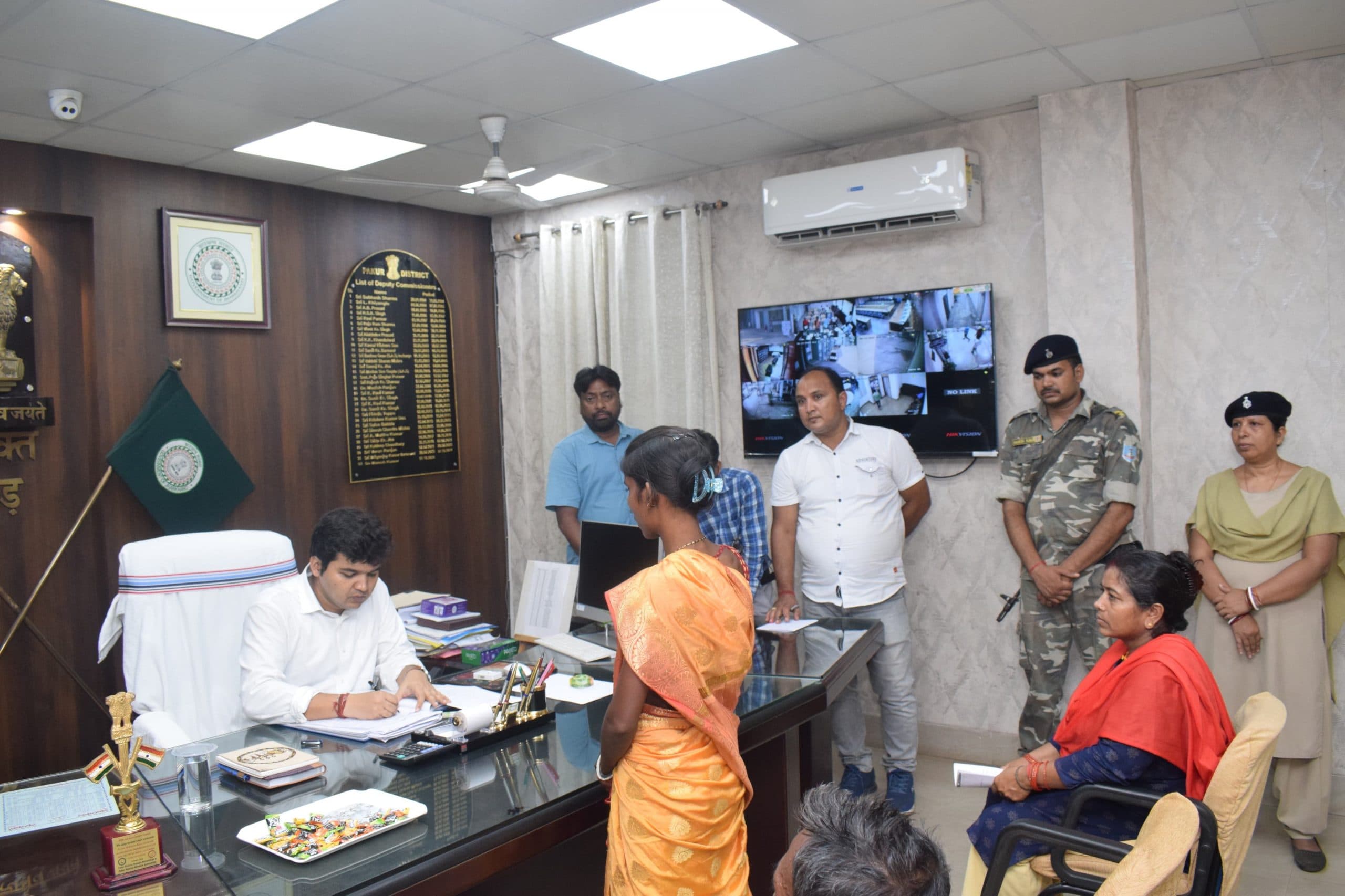 जनता दरबार में लोगों ने डीसी के समक्ष रखी अपनी समस्याएं