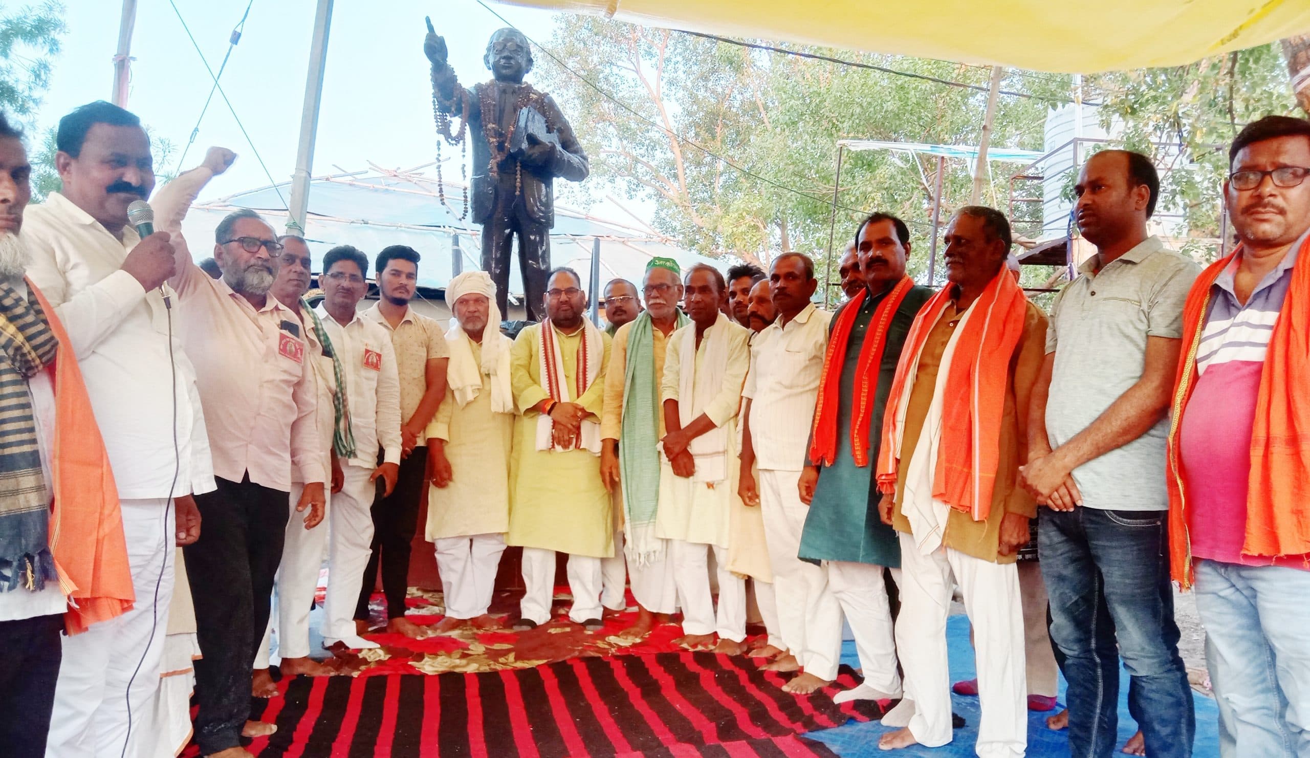 मांगों को लेकर धरने पर बैठे किसानों को लोजपा नेता का मिला समर्थन