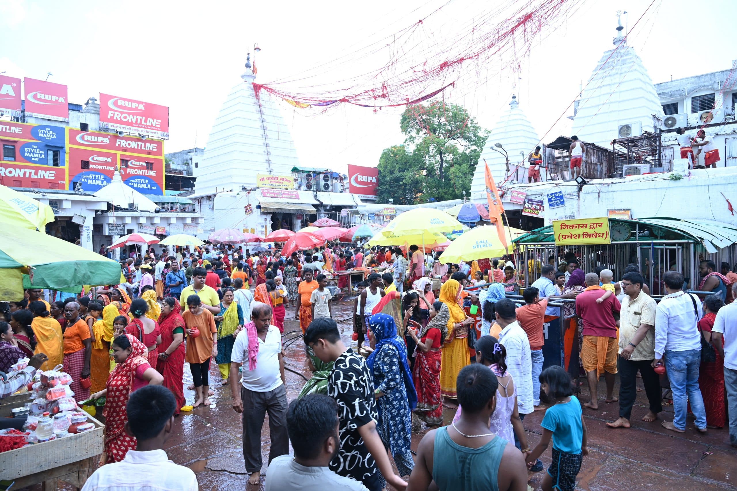 deoghar news : बाबा मंदिर में भक्तों का लगा तांता
