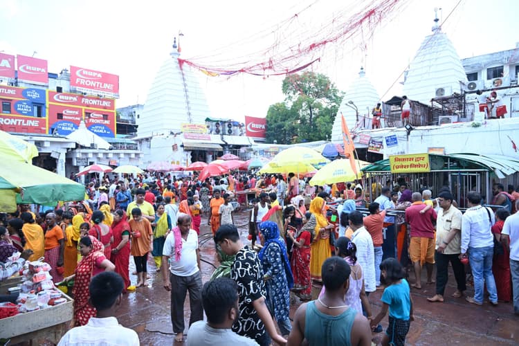 deoghar news : बाबा मंदिर में भक्तों का लगा तांता
