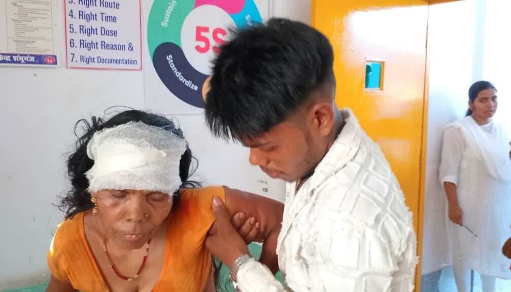 शंभुगंज बाजार में बाइक से गिरकर महिला जख्मी, रेफर