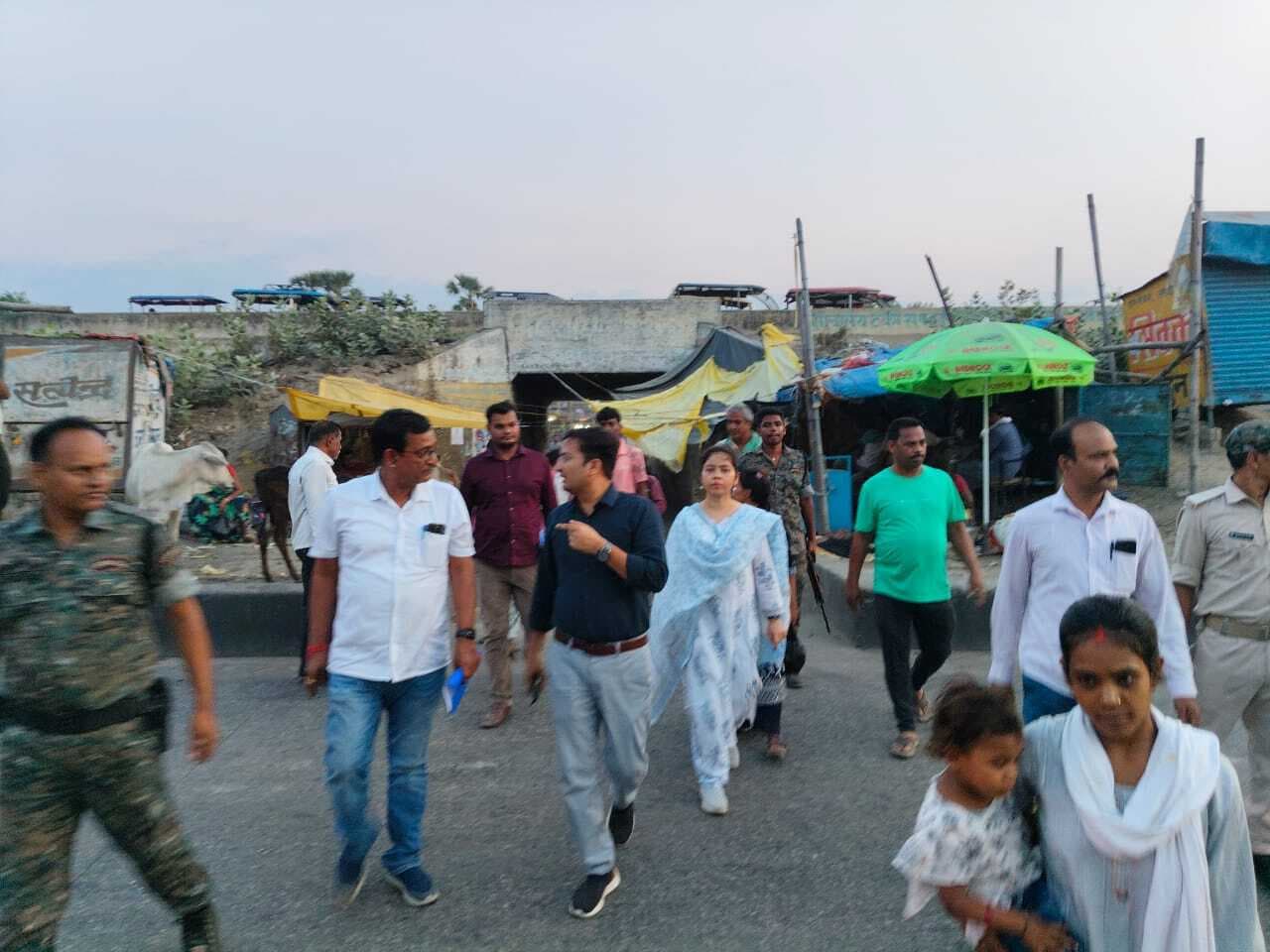 रुके निर्माण को लेकर अधिकारियों ने अंडरपास का लिया जायजा