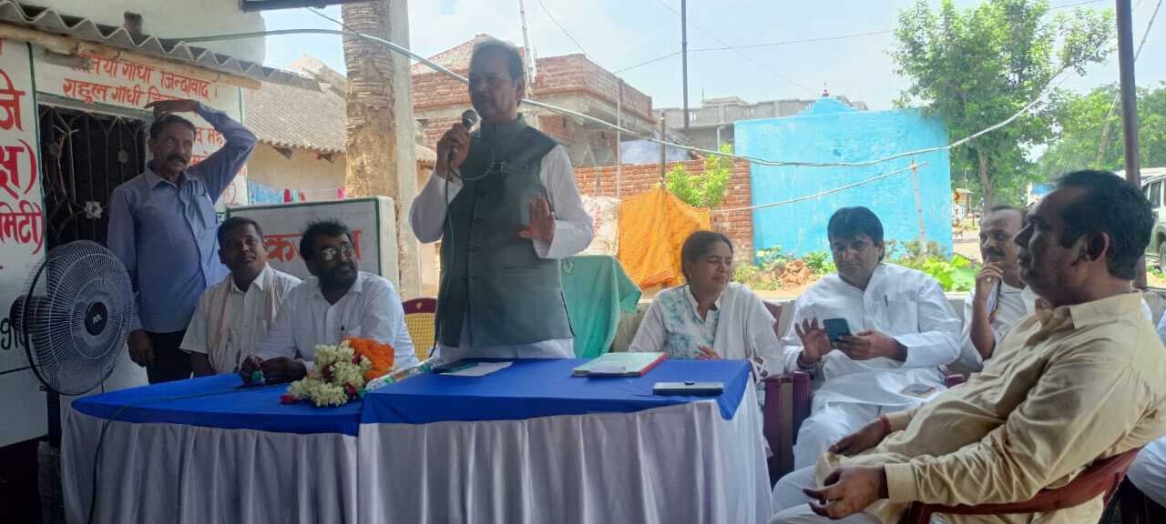 केंद्र सरकार ने सरकारी उपक्रमों को अपने पूंजीपति मित्र के हाथों सौंप दिया : सुबोध कांत सहाय