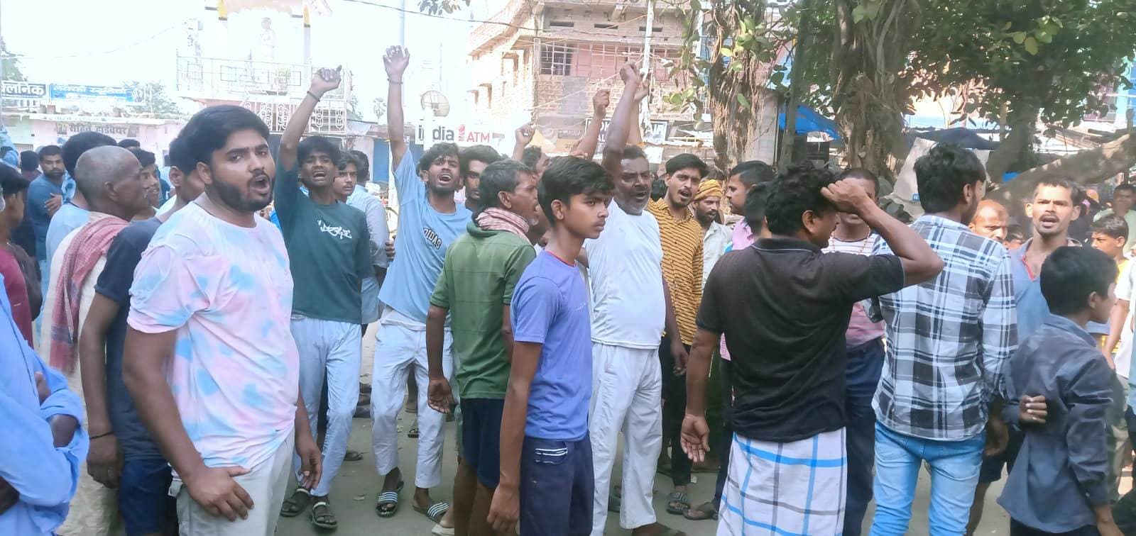 Aurangabad News : बाइक मैकेनिक की हत्या, सड़क पर शव रख किया जाम व प्रदर्शन