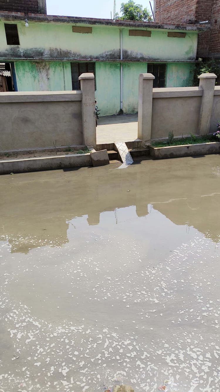 Aurangabad News : बालूगंज जाने वाले रास्ते में जल जमाव, आम लोग परेशान