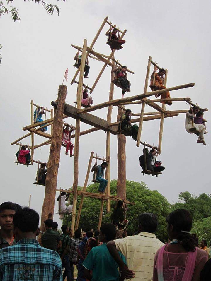 Seraikela Kharsawan News : रज संक्रांति पर झूला का महत्व, रज गीत से गूंज रहे गांव