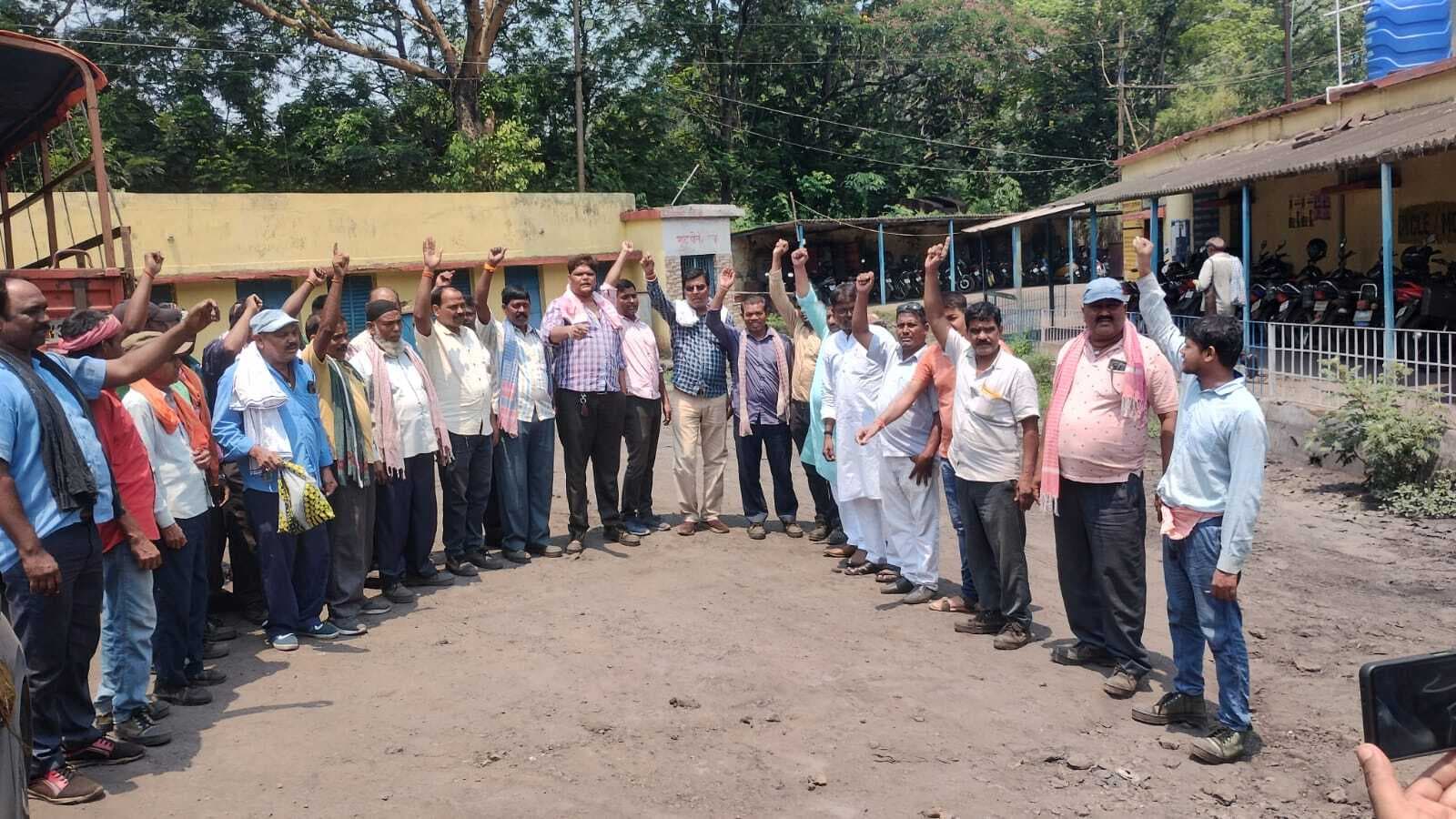Bokaro News : श्रमिकों की समस्याओं को लेकर प्रदर्शन
