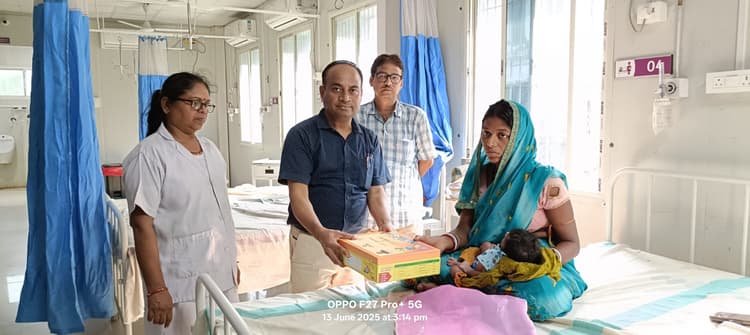 Bhagalpur News: नवगछिया अस्पताल में प्रसव के बाद दिया गया ‘जच्चा-बच्चा किट’