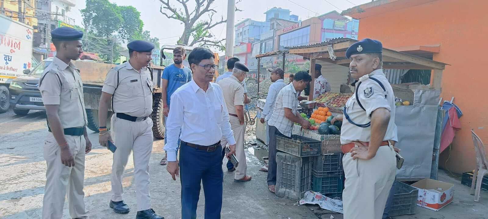 एसडीएम, एसडीपीओ की अगुवाई में हटा अतिक्रमण