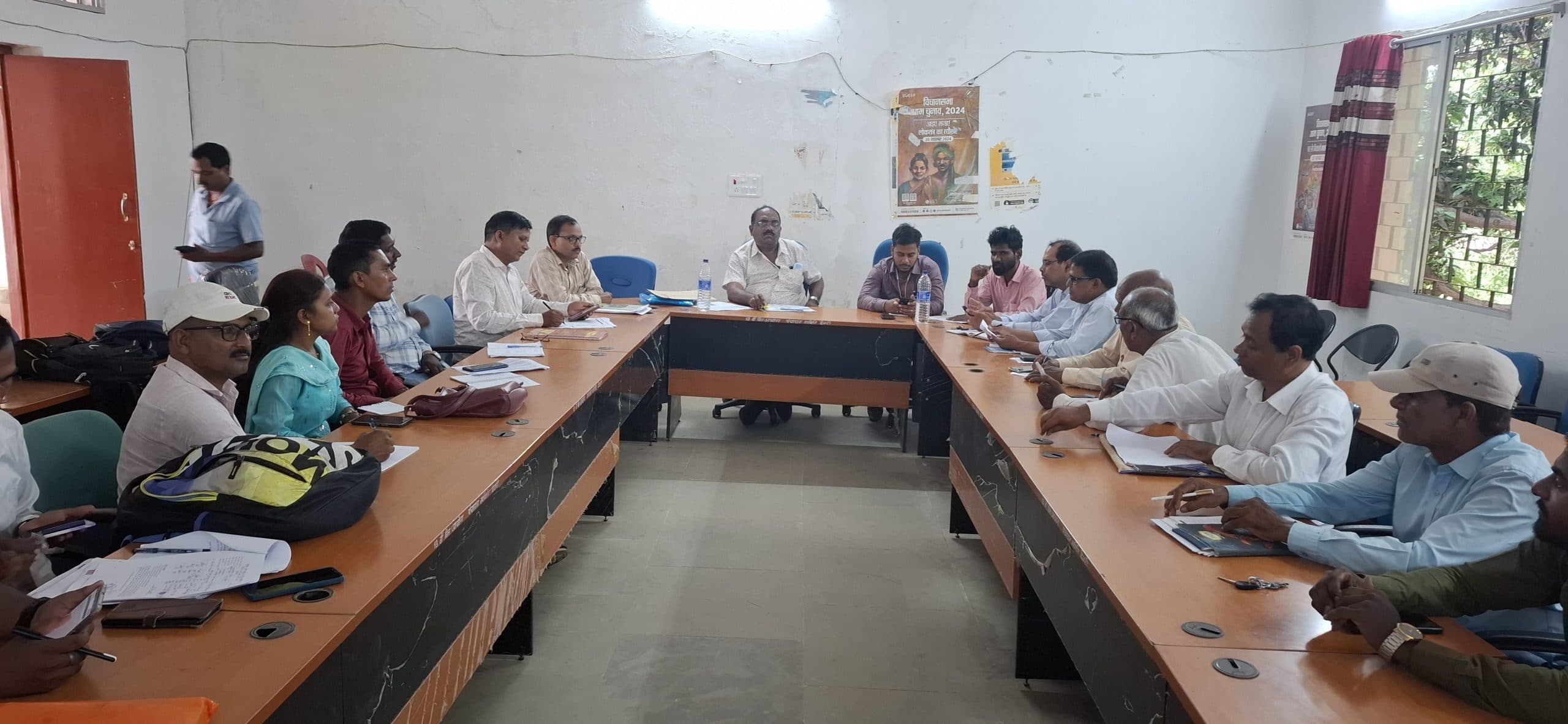 Giridih News: बीडीओ ने की आवास योजनाओं की समीक्षा