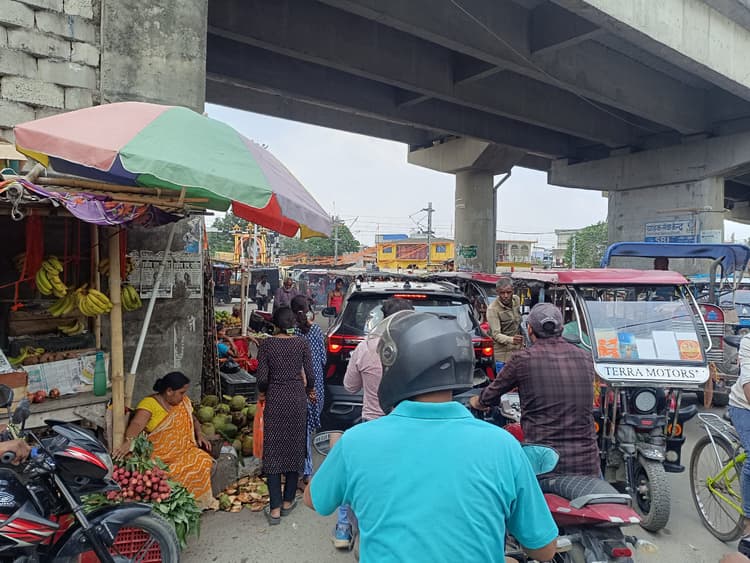 धर्मगंज चौक से कैलटैक्स चौक तक जाम से परेशानी