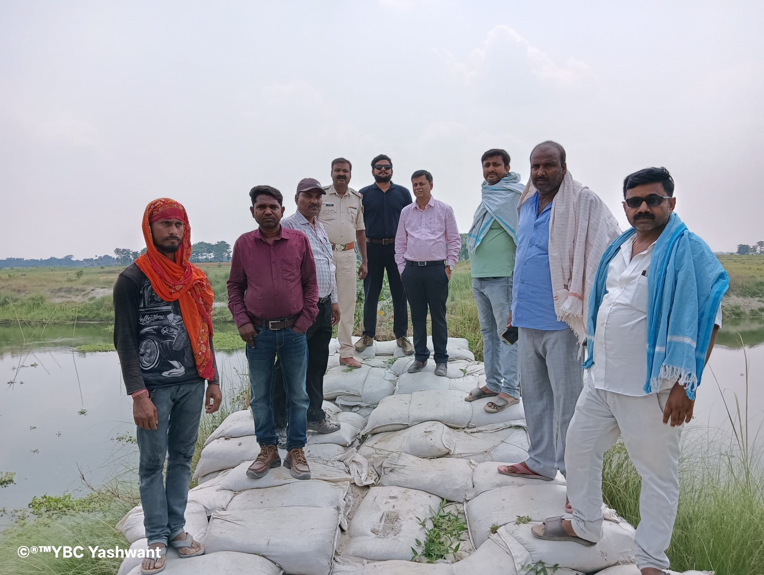 Samastipur News:पदाधिकारियों ने किया नदी तटबंध का निरीक्षण