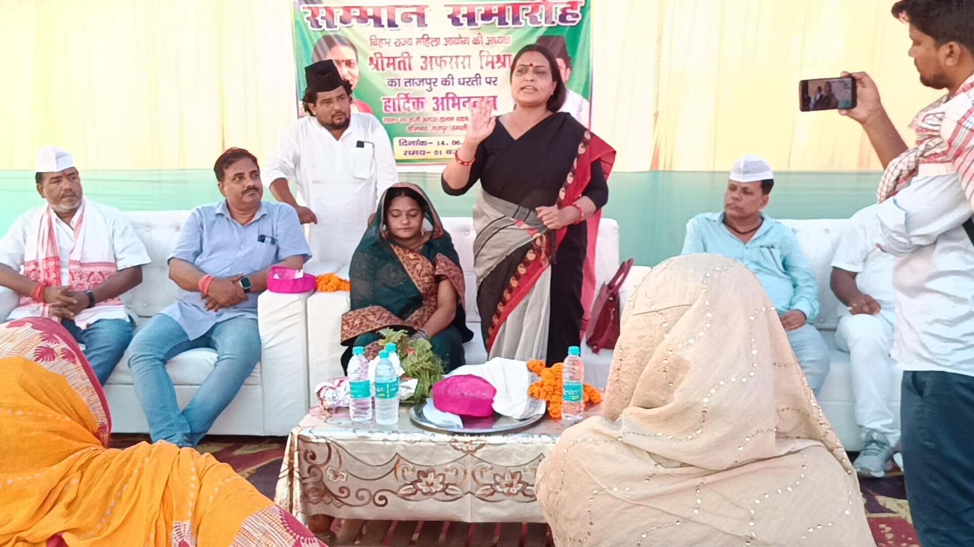 Samastipur News:महिला आयोग के अध्यक्ष काे किया गया सम्मानित