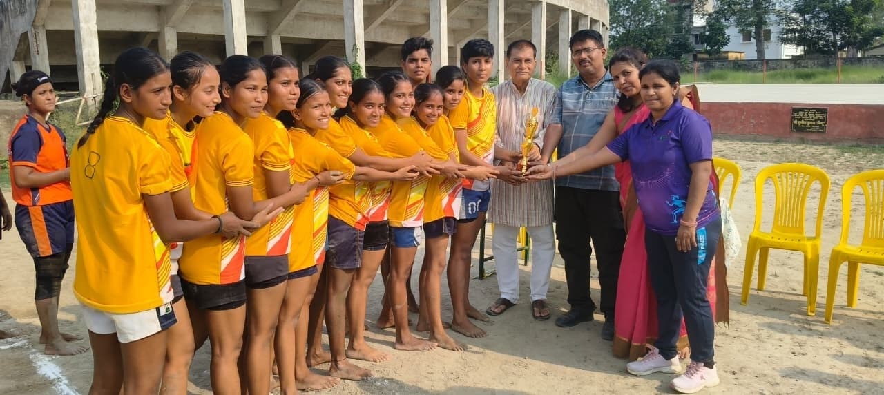 Sitamarhi: सीतामढ़ी ने मोतिहारी को हरा कर कप पर जमाया कब्ज़ा