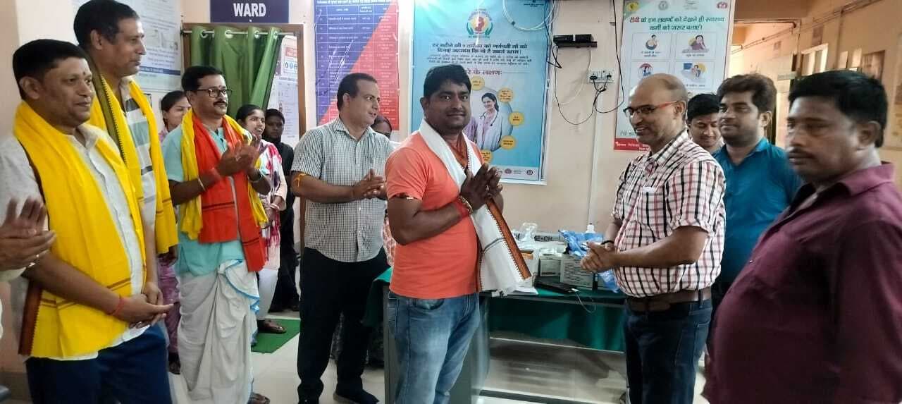 जरमुंडी में स्वास्थ्य विभाग ने दर्जनों रक्तवीरों को किया सम्मानित