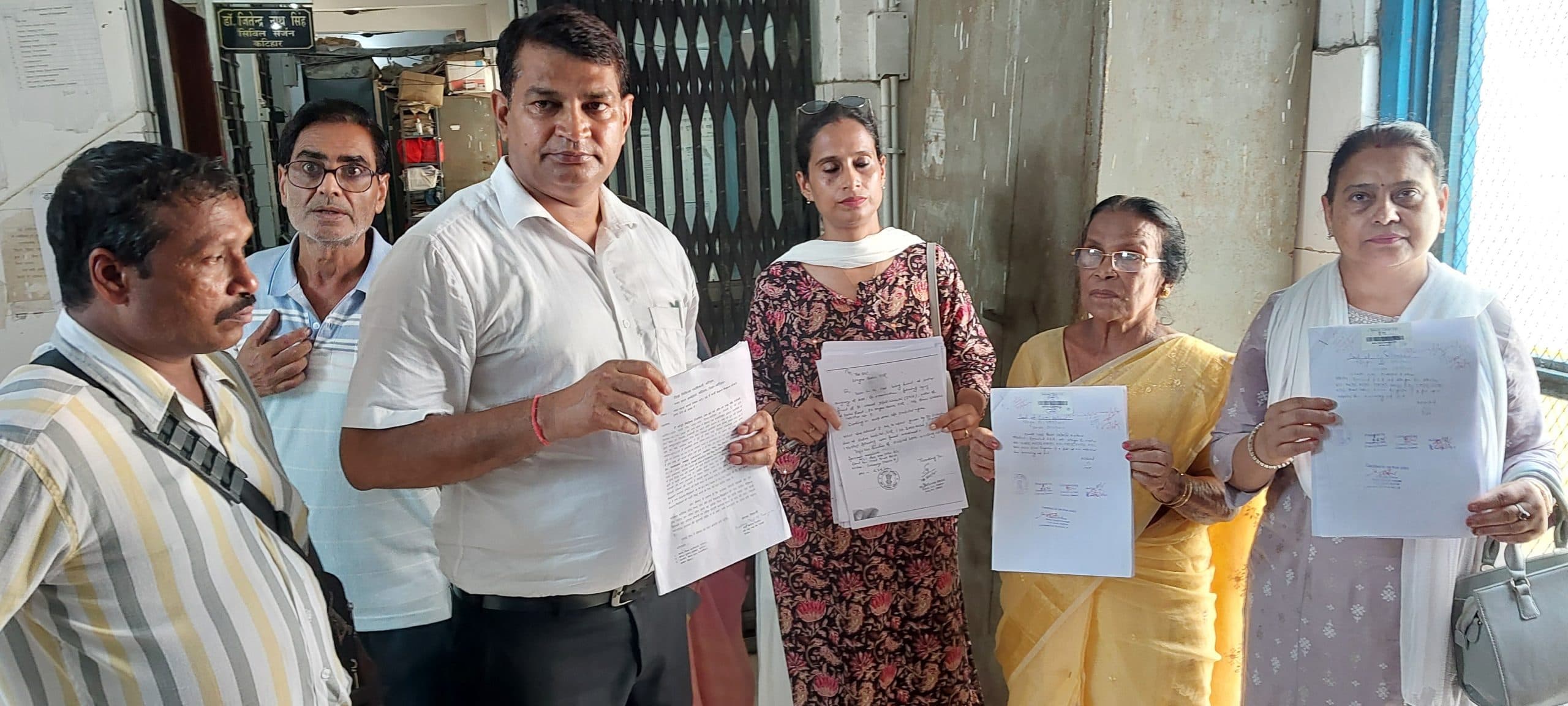 सिटी स्कैन का फर्जी रिपोर्ट बनाकर पुलिस केश बनाकर बुजुर्ग महिला को किया जा रहा प्रताड़ित