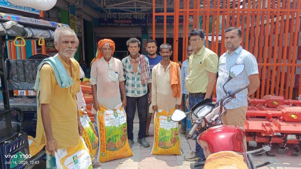 किसानों के बीच धान बीज का वितरण शुरू