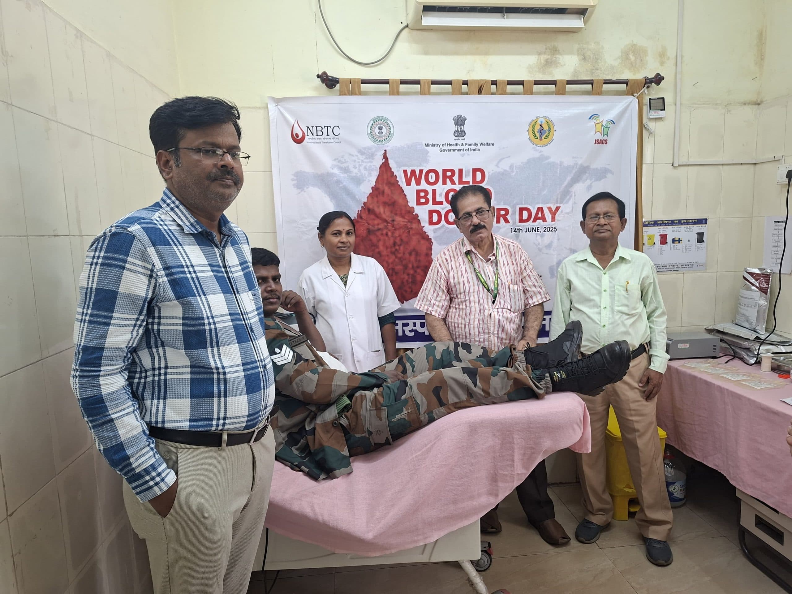 Jamshedpur news. नियमित रक्तदान करने से हमारा शरीर स्वास्थ्य रहता है : सिविल सर्जन