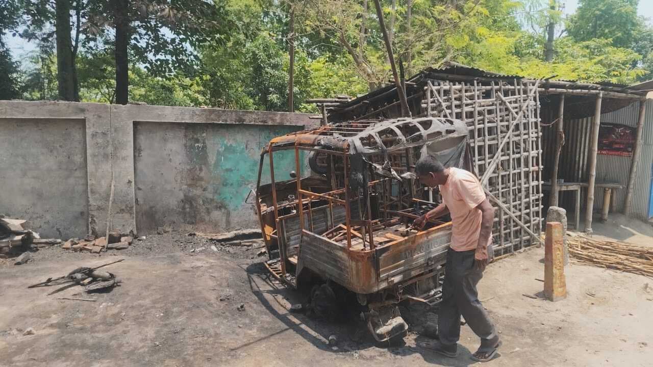 चाय की दो दुकान व एक ऑटो में लगी आग, लाखों की क्षति