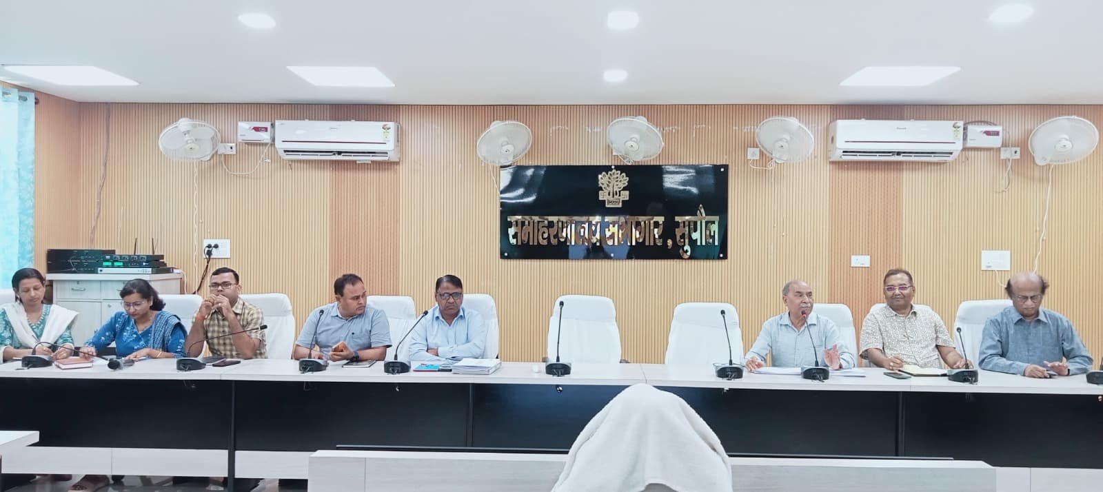 जिला गजेटियर प्रकाशन की तैयारी शुरू, लहटन चौधरी सभागार में हुई समिति की प्रथम बैठक