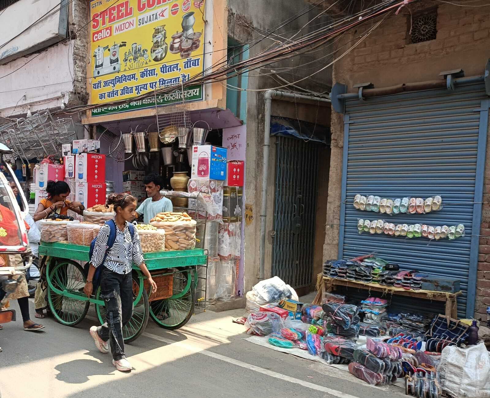 शहर के नई बाजार की सड़क का समय समय पर बदलता है आकार