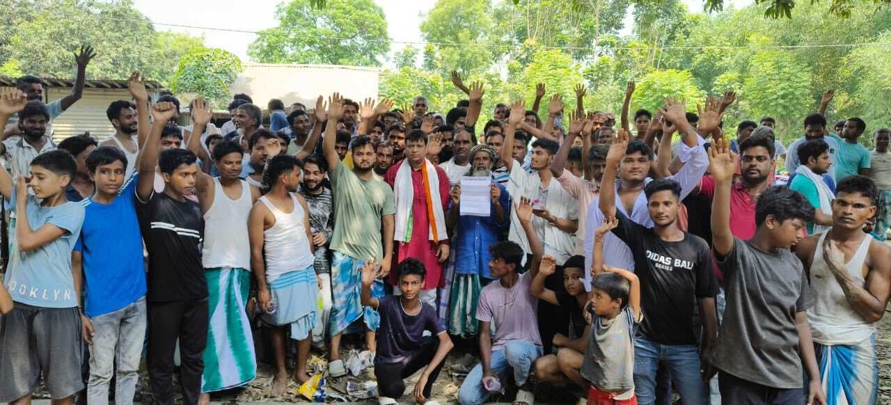 शीतलमणि पंचायत में बिजली संकट को लेकर फूटा ग्रामीणों का गुस्सा, किया विरोध