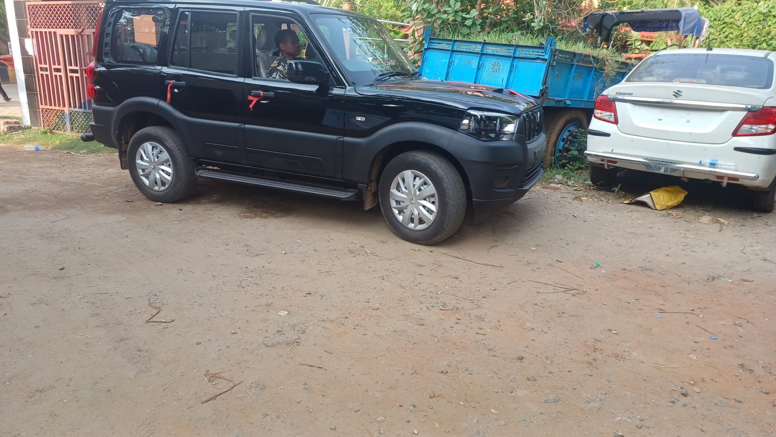 Deoghar News : काले वाहन पर सवार युवकों ने की हवाई फायरिंग, बाइक दस्ता ने पीछा कर दो को दबोचा