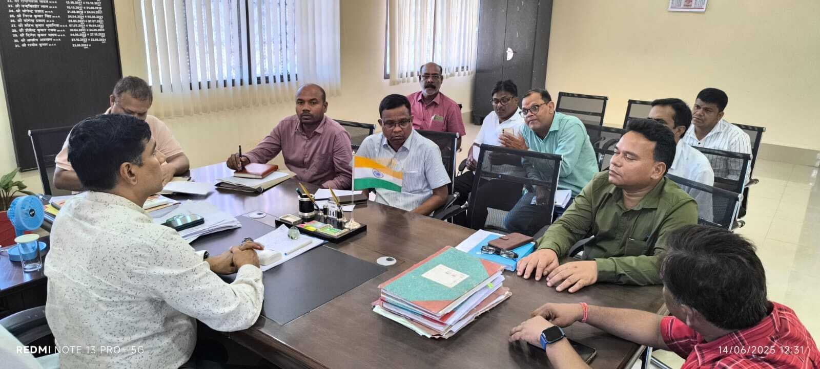 एसडीओ ने राजस्व बढ़ोतरी को लेकर अंचलधिकारियों को दिये निर्देश