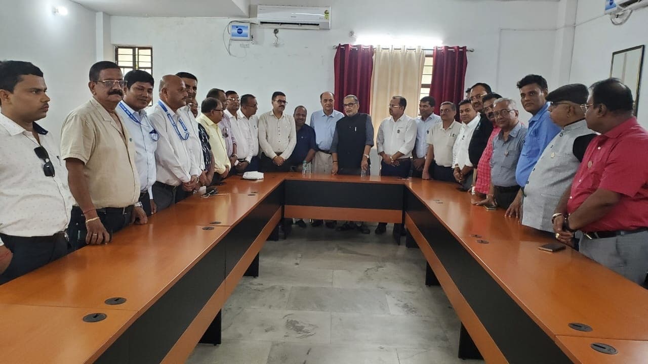 Motihari: बैठक में चंपारण में उद्योग लगाने पर बनी सहमति