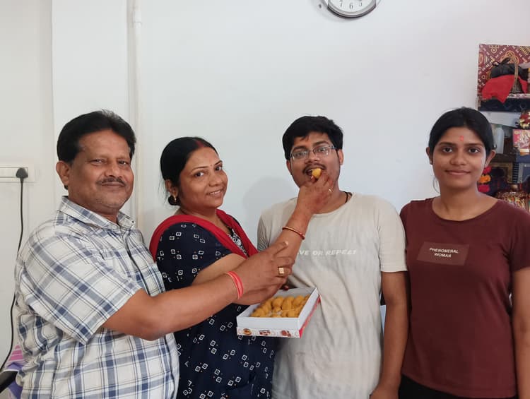 नीट में ओटी इंचार्ज के बेटे को मिली सफलता