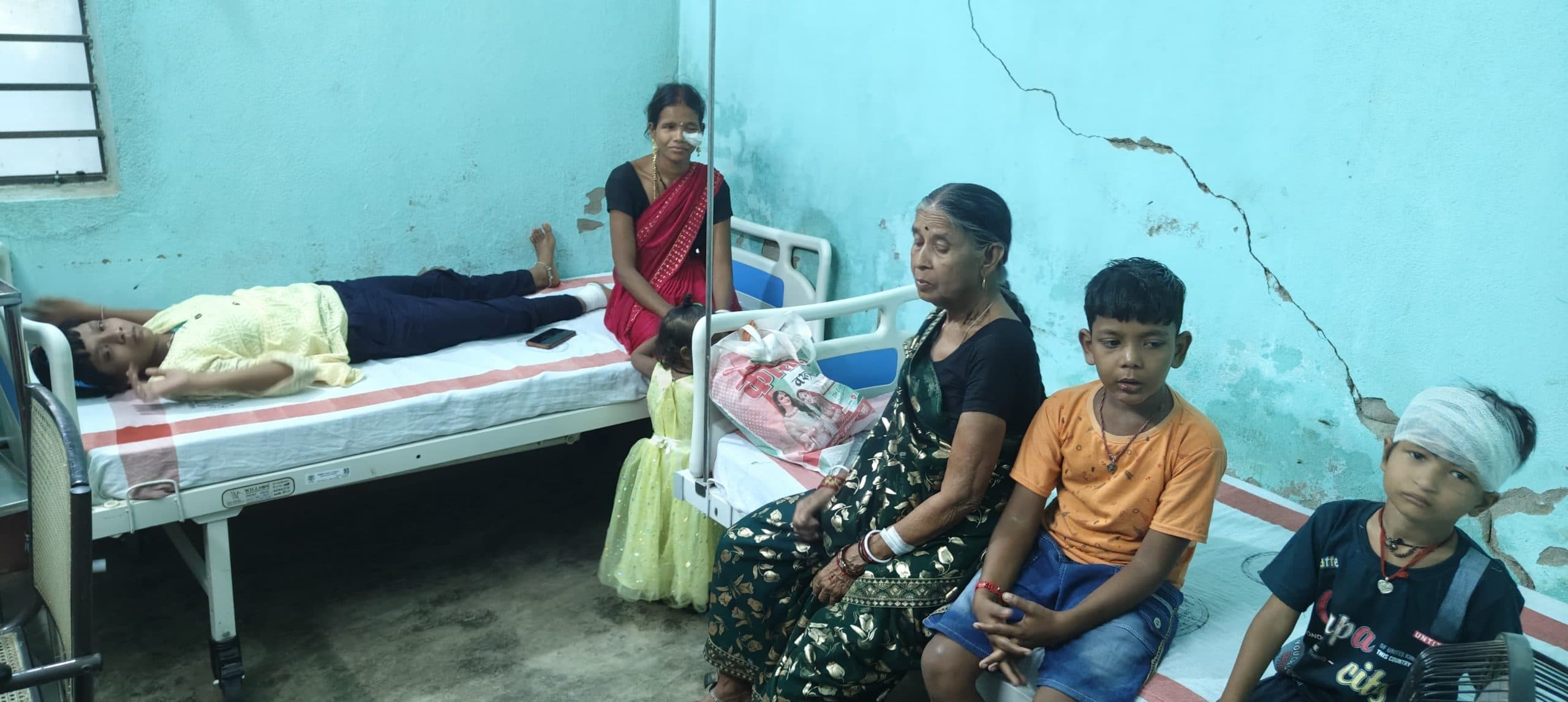 ई-रिक्शा पलटने से पांच लोग घायल