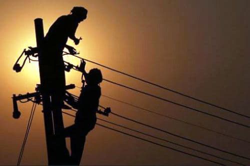 Ranchi News : सीएमडी ने पूछा : इतना खर्च होने पर भी आखिर बिजली क्यों कटती है?