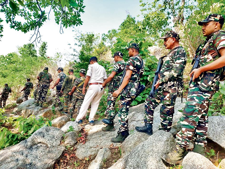 Gaya News : नक्सलियों के खिलाफ डुमरिया क्षेत्र में एसएसबी और पुलिस का संयुक्त सर्च अभियान तेज