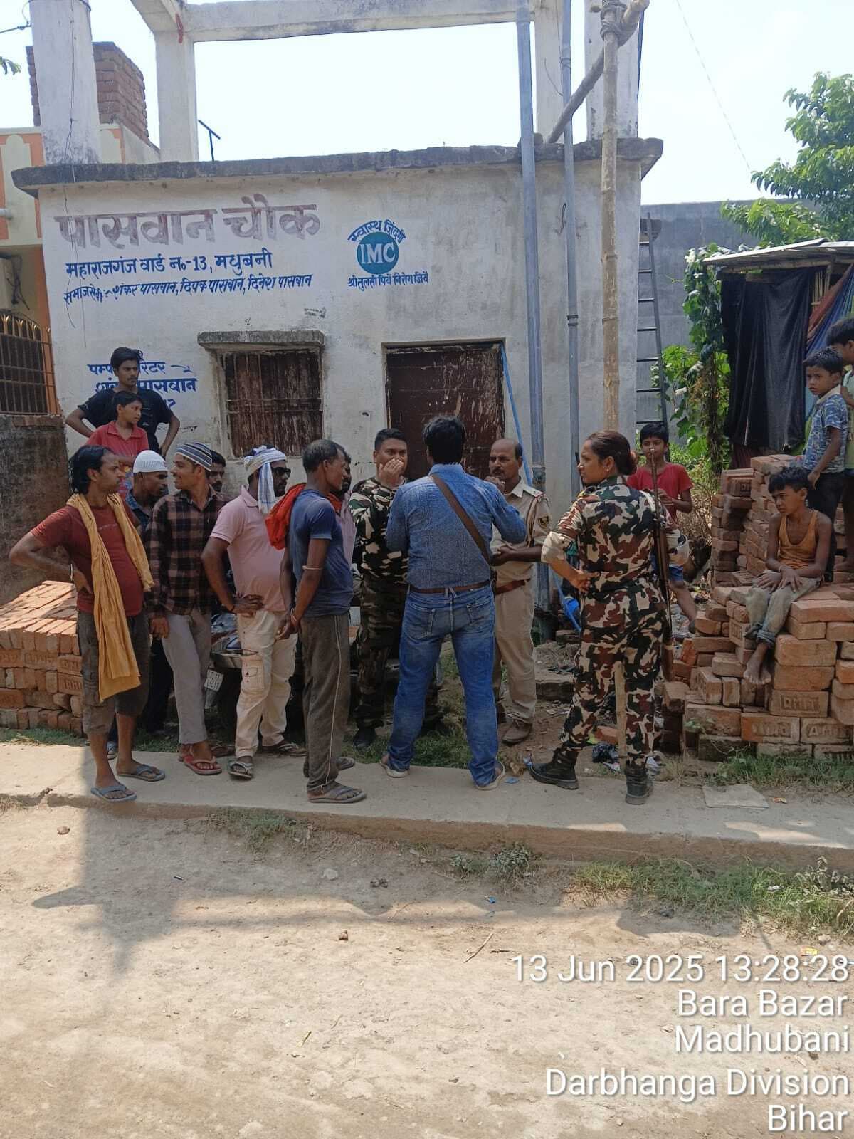 Madhubani News : महराजगंज में अतिरिक्त ट्रांसफार्मर लगाने गये बिजली कर्मी को लोगों ने किया विरोध