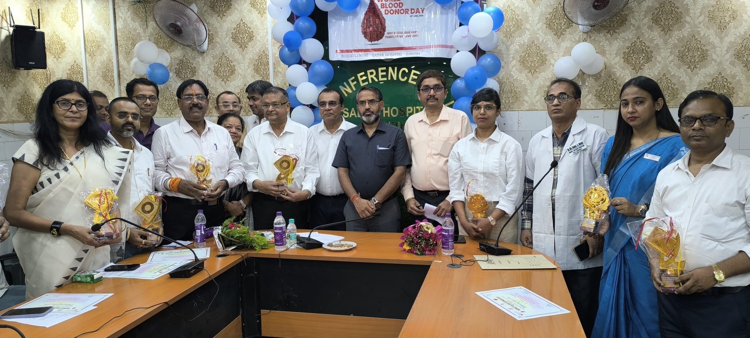 Giridih News :उपायुक्त ने दिलायी स्वैच्छिक रक्तदान की शपथ