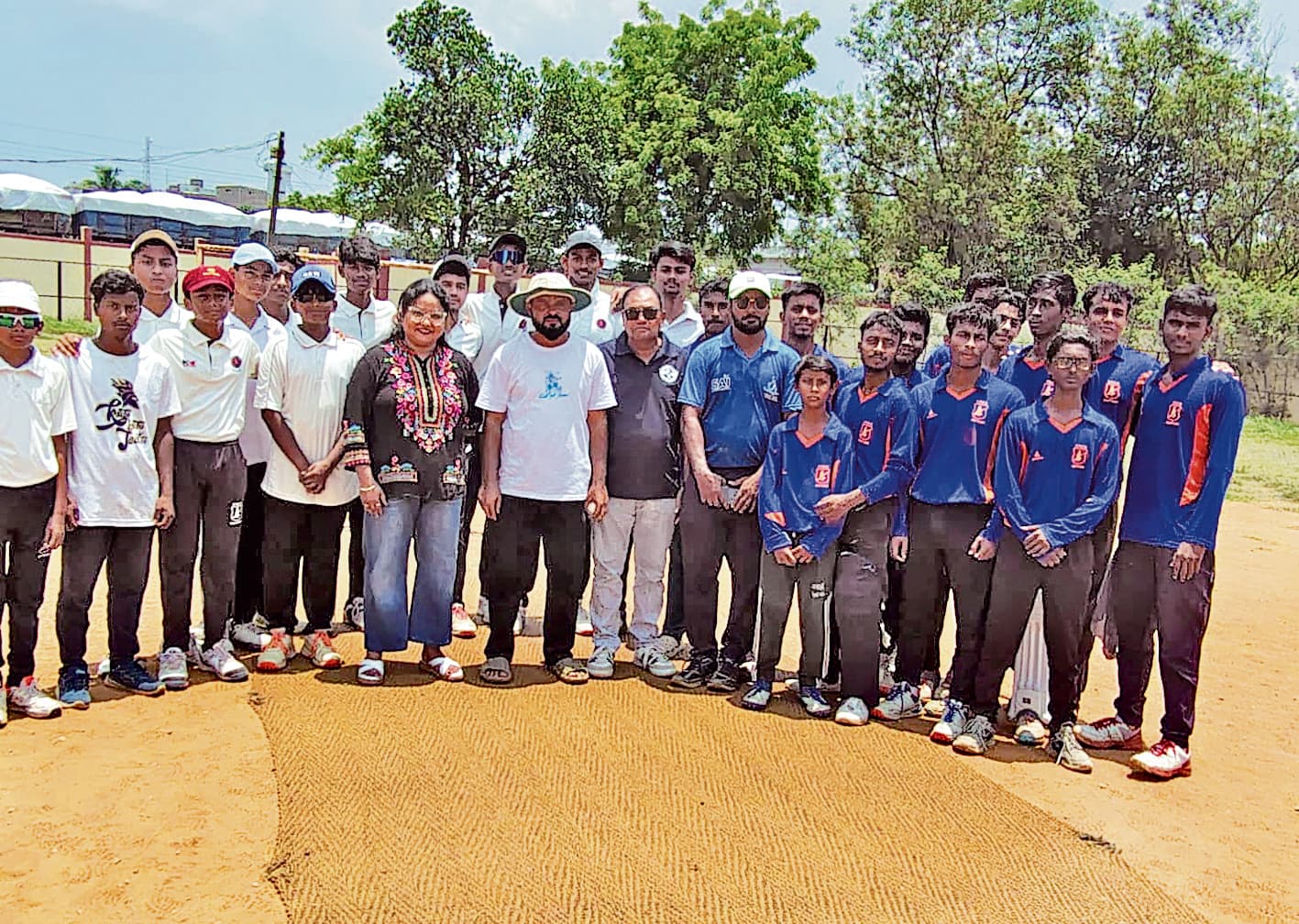 West Singbhum News : शाह स्पोर्ट्स और पीएमश्री केंद्रीय विद्यालय ने जीते मैच