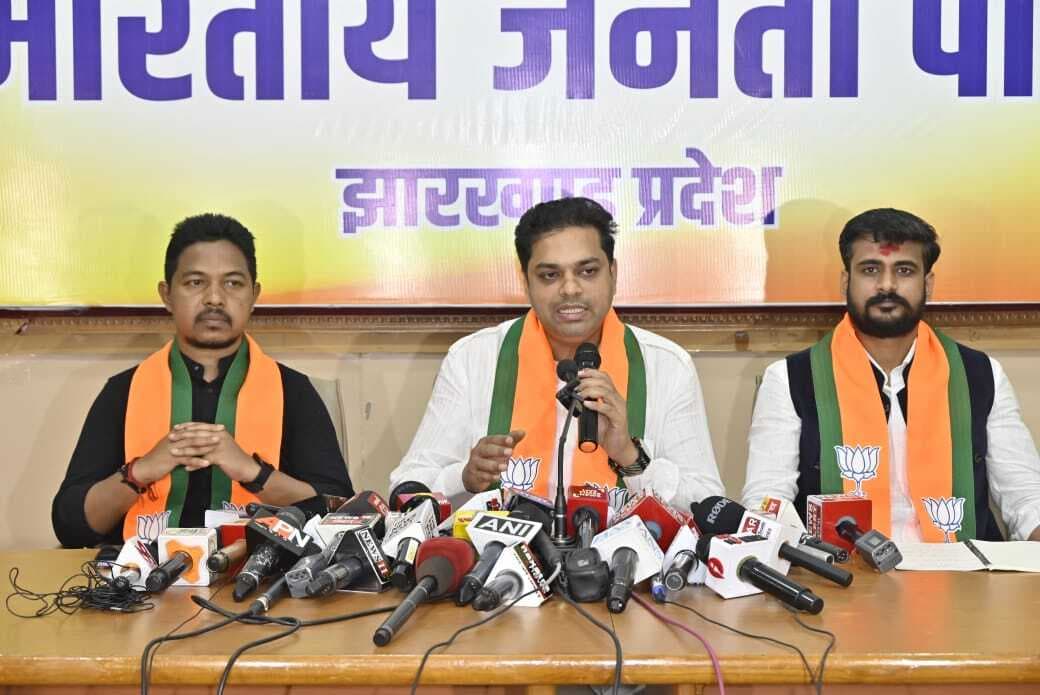 Political news : भाषा के नाम पर जनता को लड़ा रही है हेमंत सरकार : भाजपा