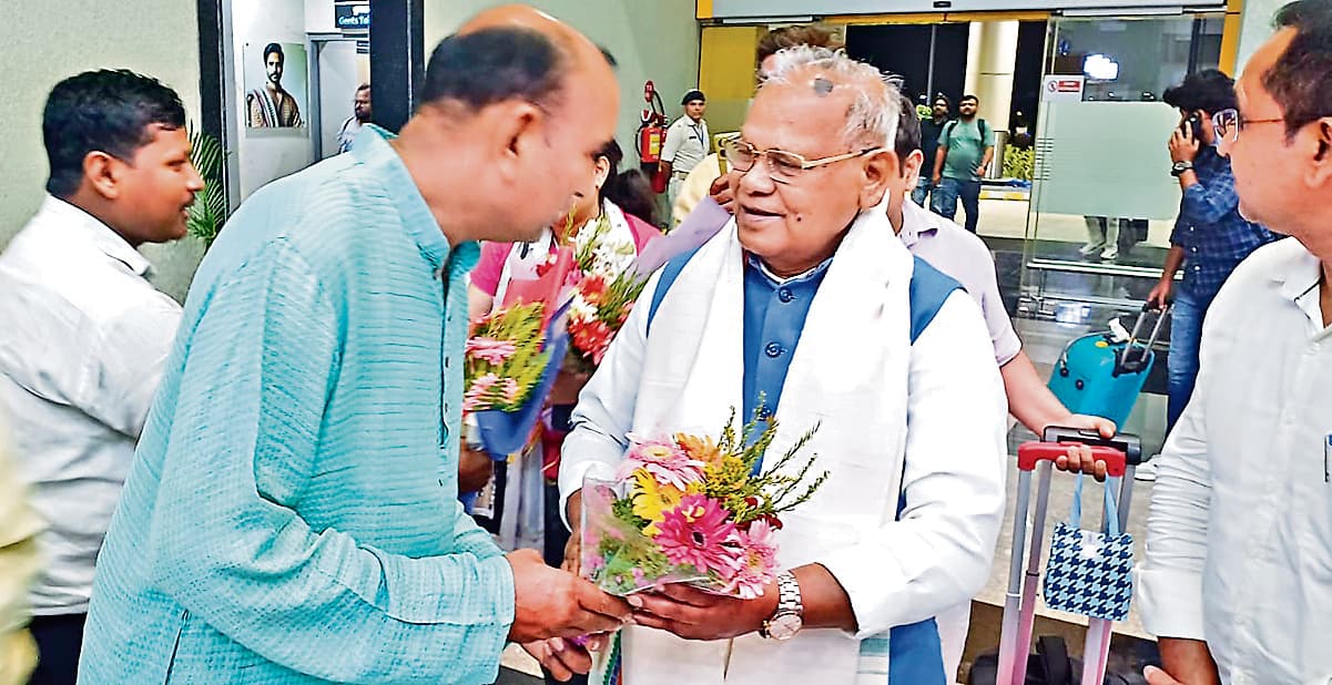 Political news : देवघर पहुंचे जीतनराम मांझी, कहा : खादी व ग्रामोद्योग को मिलेगा बढ़ावा