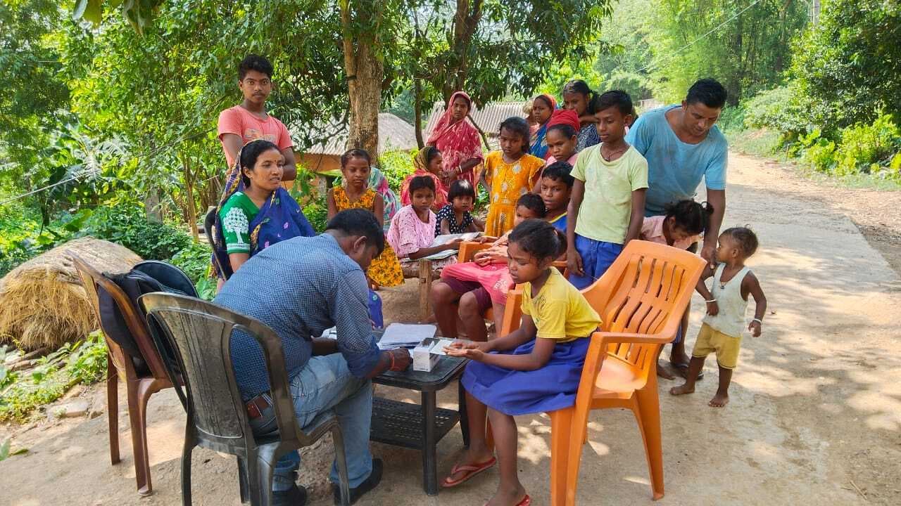 East Singhbhum News : डुमकाकोचा पहुंची मेडिकल टीम, 20 लोगों की जांच में 5 मलेरिया से ग्रसित मिले