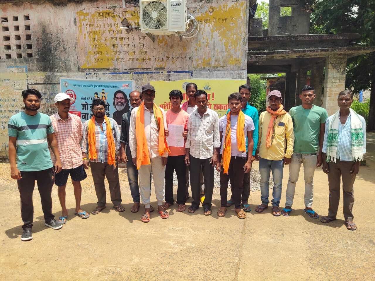 East Singhbhum News : कीटनाशक छिड़काव करने वाले 18 मजदूरों को आठ माह से नहीं मिली मजदूरी