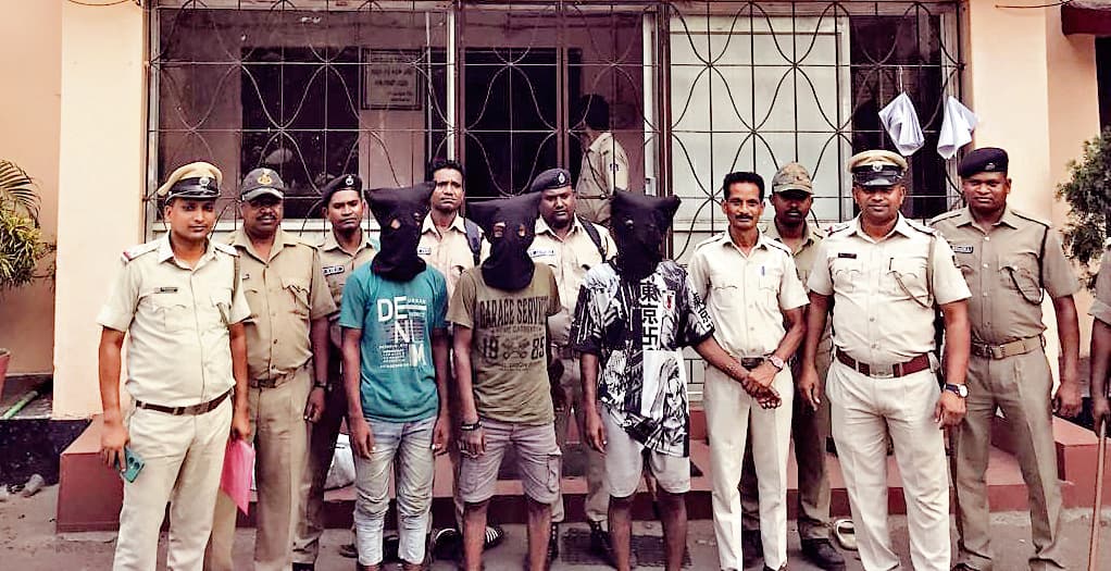 Rourkela News: फेरो प्लांट से हथियार के बल पर लाखों की लूट में तीन आरोपी गिरफ्तार