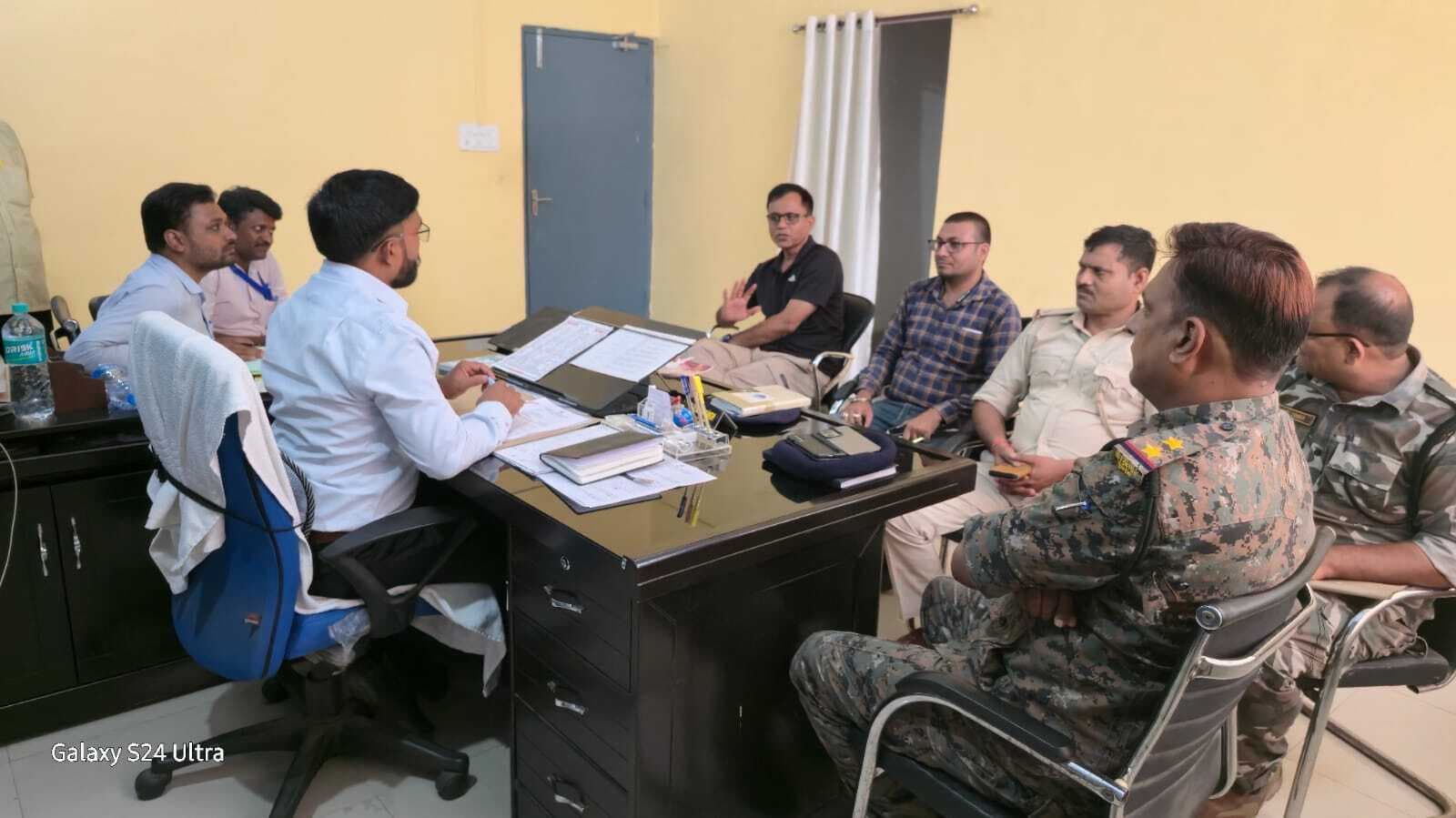 Dhanbad News: रैयतों को एक माह में मुआवजा भुगतान सुनिश्चित करें : सीओ